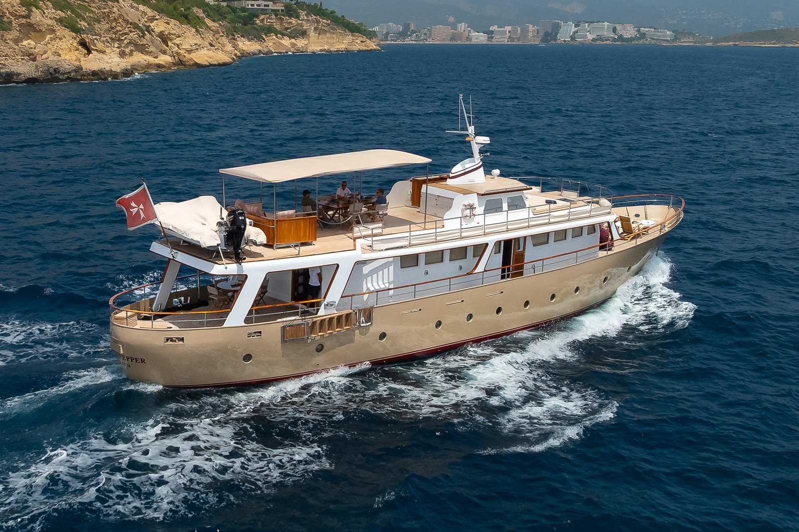 Lavagna round stern motoryacht 1975 “BLACK PEPPER”