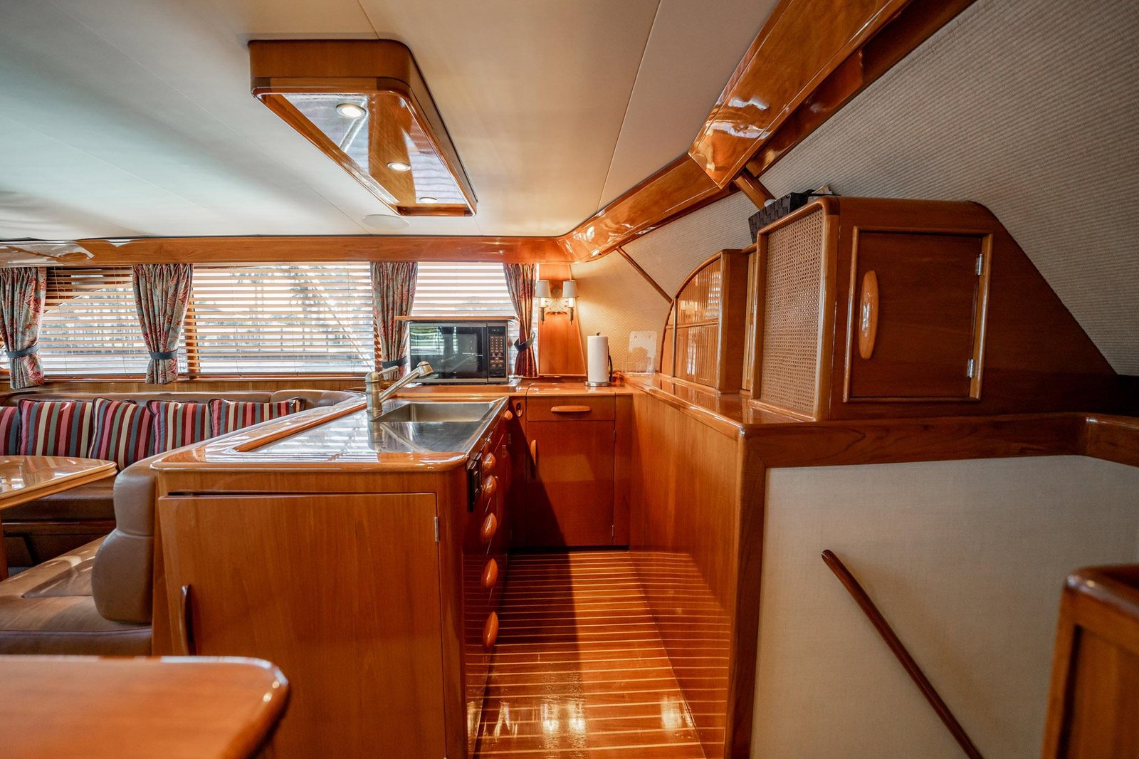 Rybovich 55 Convertible 1983 "LUCKY" - Image 26