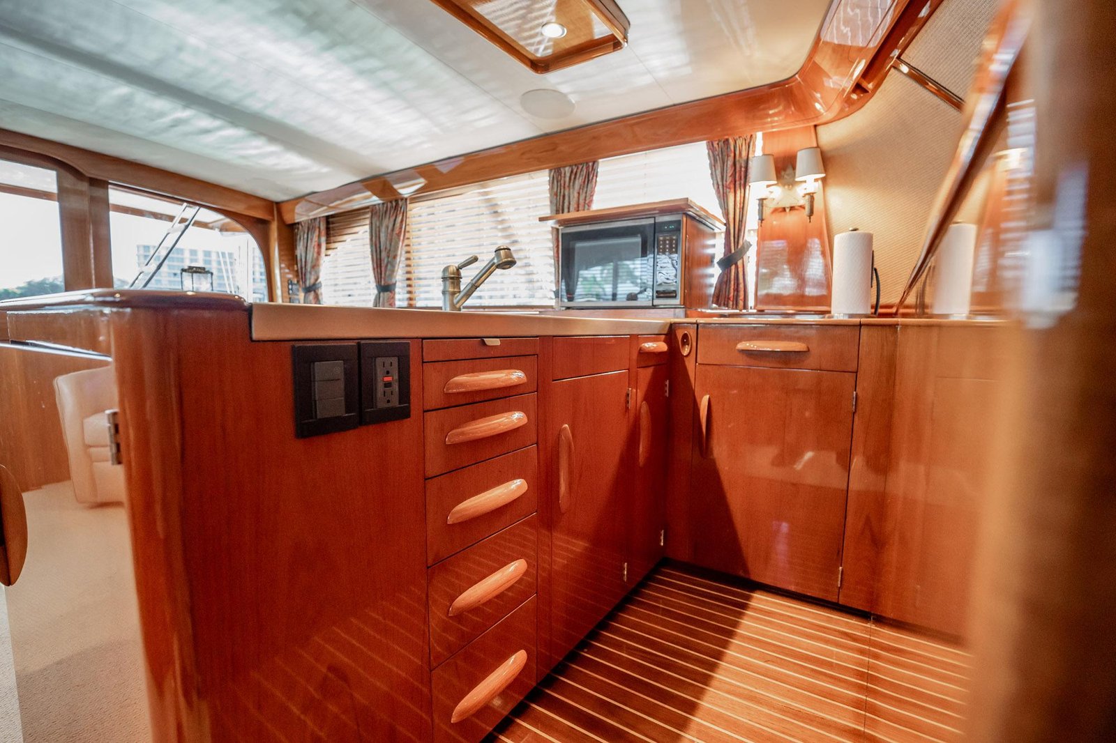 Rybovich 55 Convertible 1983 "LUCKY" - Image 27