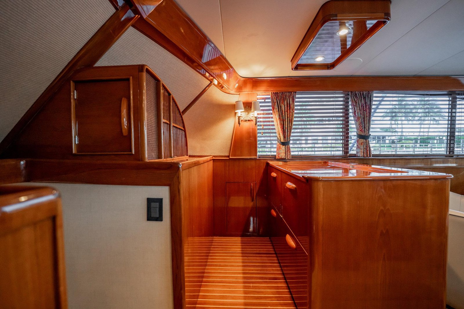 Rybovich 55 Convertible 1983 "LUCKY" - Image 32