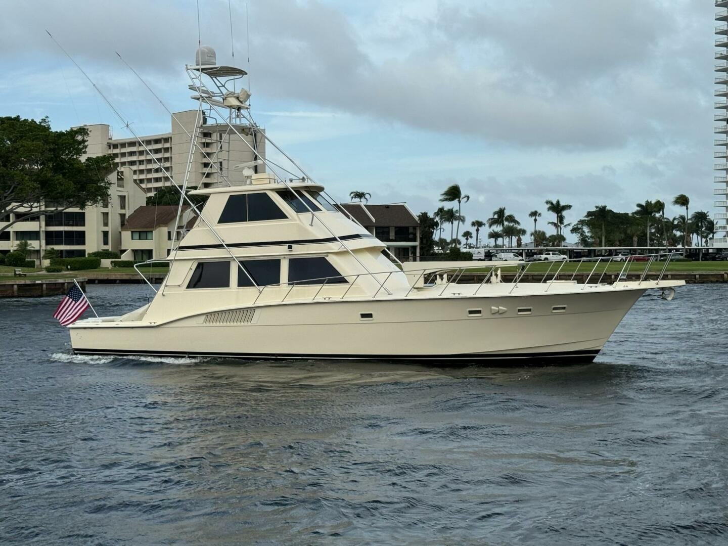 Hatteras 60 Convertible 1985 “Moonshine”
