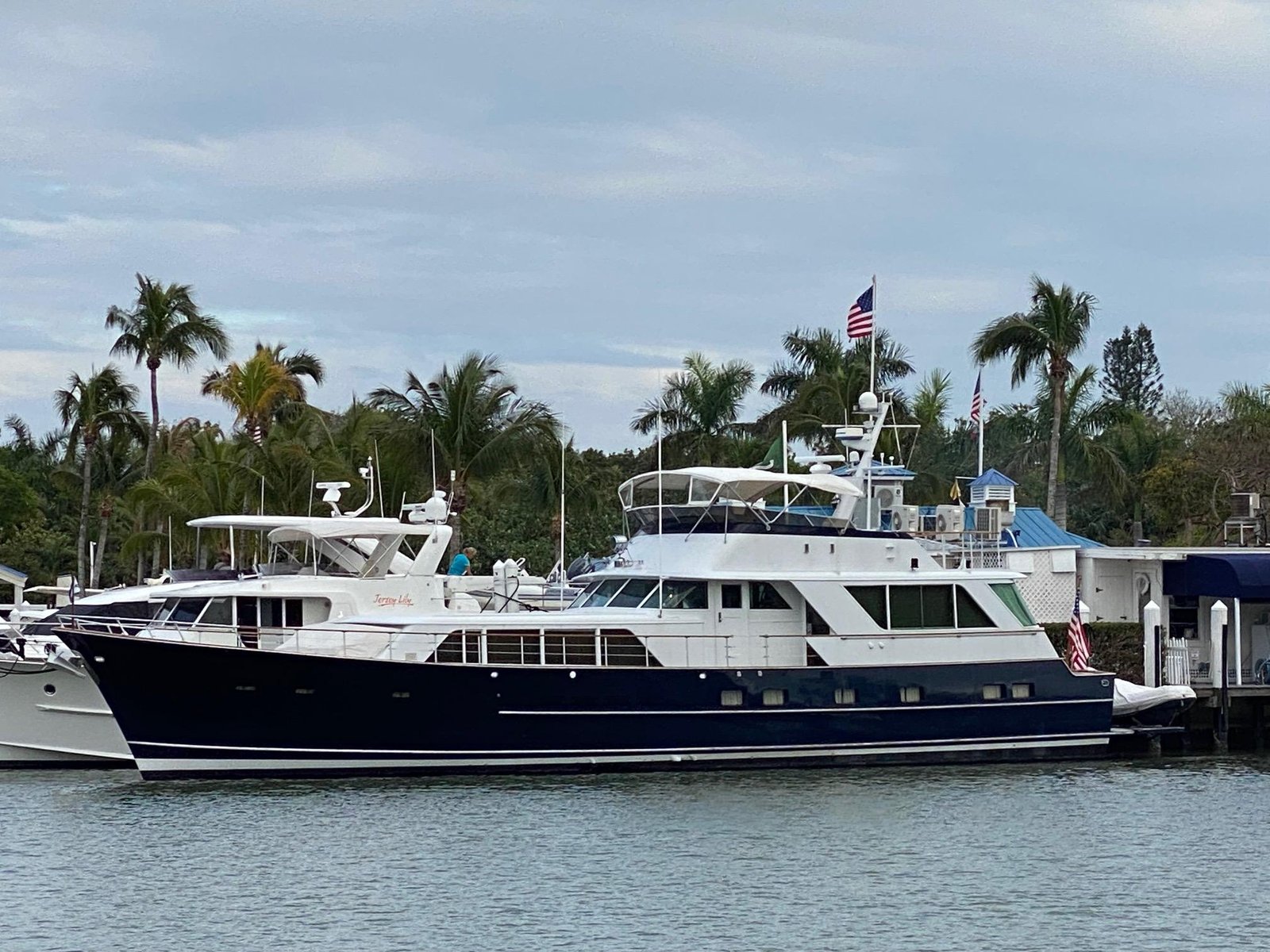 Burger Flybridge 1982 “SERENITY”