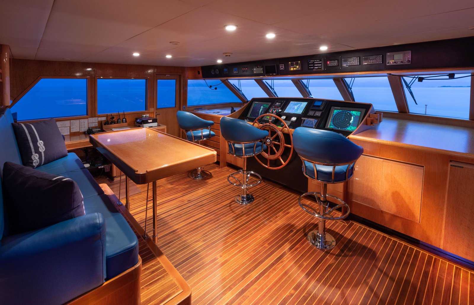 NQEA Motor Yacht 1989 "RENA" - Image 7