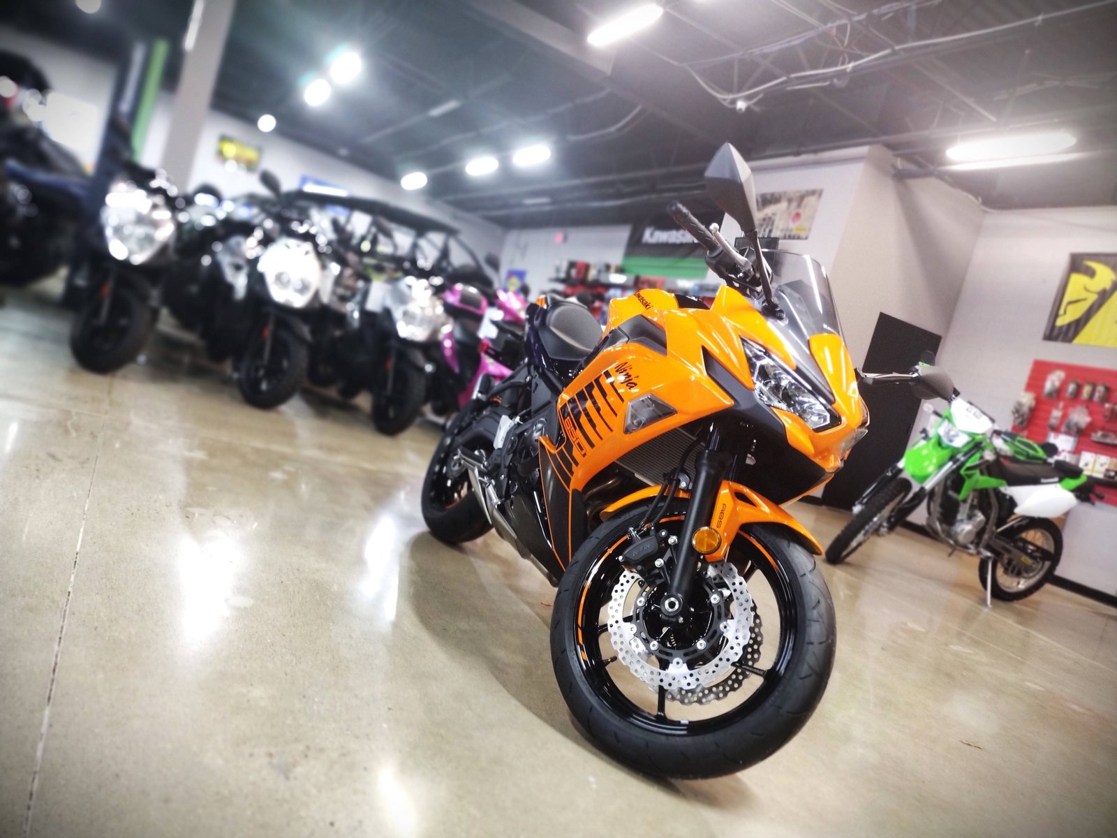 2025 Kawasaki Ninja® 650 ABS - Image 8