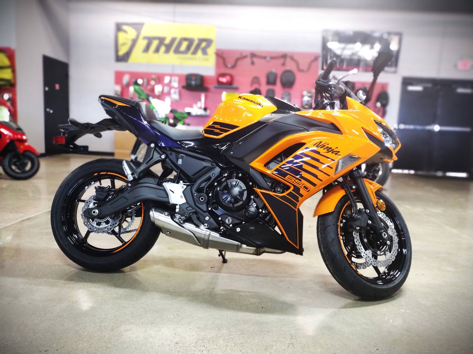 2025 Kawasaki Ninja® 650 ABS - Image 7