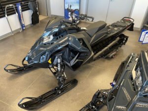 2026 Polaris RMK SP 850 155 Gloss Black Blue Dusk 840